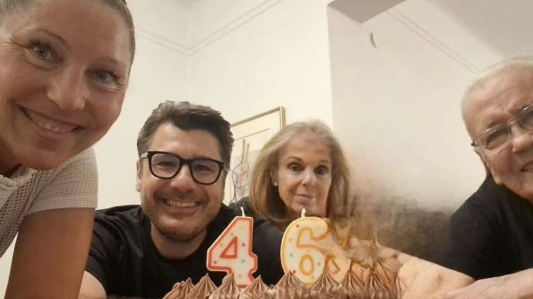 Δημήτρης Κωνσταντάρας: Το συγκινητικό αντίο του γιου του και η ανατριχιαστική ιστορία με το οικογενειακό δαχτυλίδι