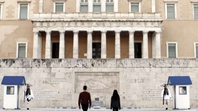 Αγνωστος Στρατιώτης: Πόλεμος ανακοινώσεων Δένδια με Δούκα για το ποιος έχει την ευθύνη της καθαριότητας του Μνημείου