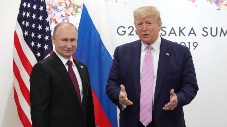 Χαμόγελα στη συνάντηση Τραμπ-Πούτιν στην G20