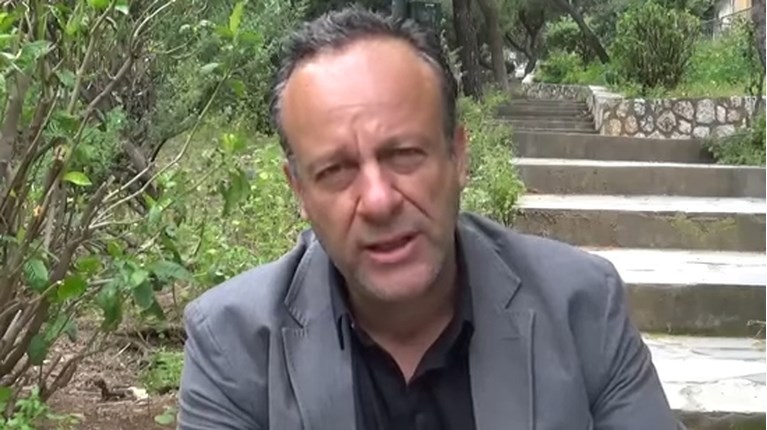 κοσμητορασ παραιτηση καλων τεχνων