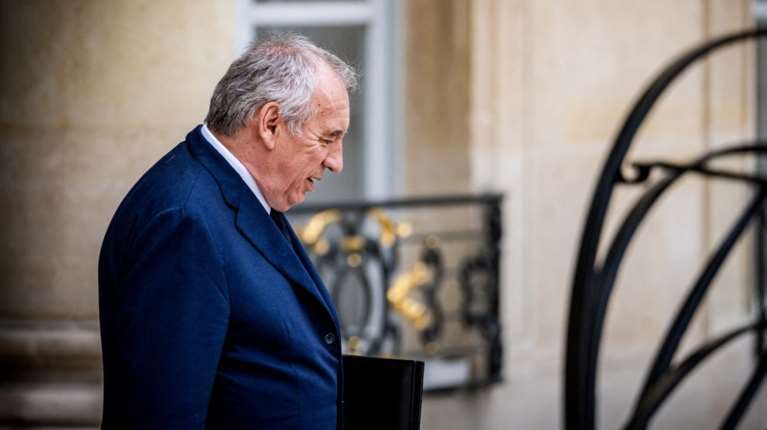 Γαλλία: Υπέβαλε επισήμως την παραίτησή του ο Μπαϊρού - Η πρώτη φορά που πέφτει πρωθυπουργός από ψήφο εμπιστοσύνης