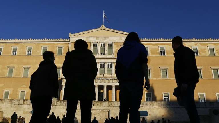 Οι μισοί Έλληνες δεν πληρώνουν καθόλου φόρο εισοδήματος - Μόλις 1,2 εκατ. φορολογούμενοι για το 70% του συνολικού φόρου