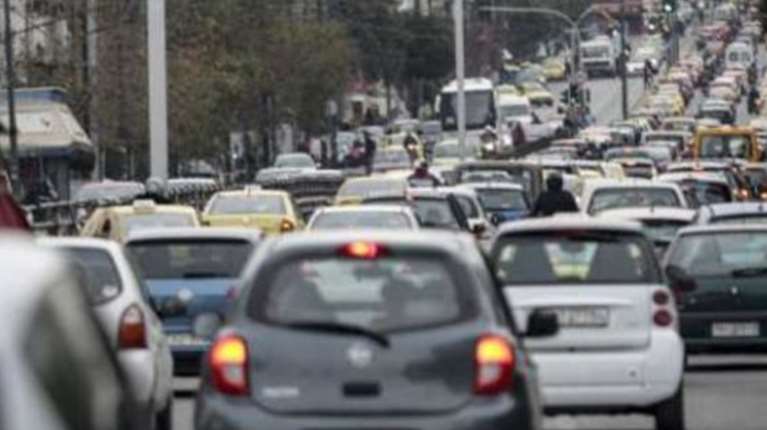 Τα fake news για τον νέο ΚΟΚ: Τι ισχύει για κατανάλωση καφέ, χοντρά μπουφάν και σακούλες με ψώνια μέσα στο αυτοκίνητο