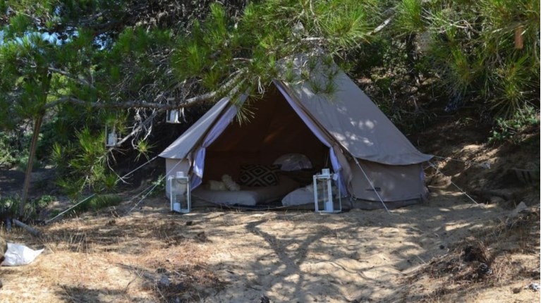 Απίστευτο: Νοίκιαζαν ...θέσεις ελεύθερου κάμπινγκ στη Γαύδο μέσω airbnb