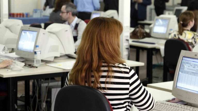 Τι αλλάζει με το νέο πειθαρχικό δίκαιο για τους δημόσιους υπαλλήλους: Θα απολύονται όσοι αρνούνται επί δύο χρονιές την αξιολόγηση