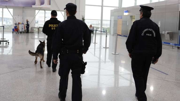 Μισός τόνος ναρκωτικών αξίας 1.500.000 ευρώ, κάτω από κουρτίνες, σεντόνια και υφάσματα στο Ελ. Βενιζέλος