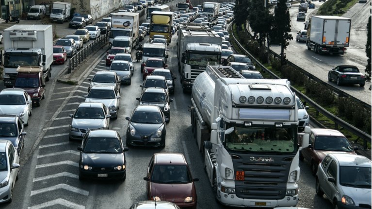 Κυκλοφοριακό κομφούζιο στον Κηφισό - ουρές 7 χιλιομέτρων