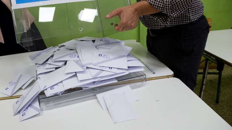 Ερώτηση 8 βουλευτών της ΝΔ στον Λιβάνιο για την αναγραφή αριθμού σταυρών προτίμησης στα ψηφοδέλτια