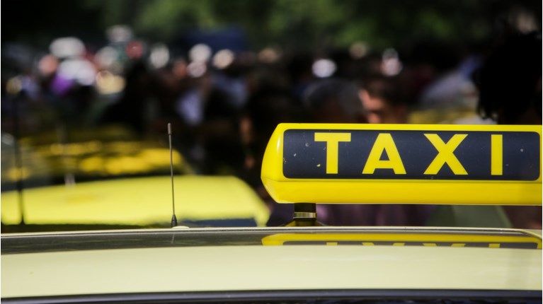 Πανελλαδική στάση εργασίας την Πέμπτη των ταξί-Συγκέντρωση στην Ευελπίδων