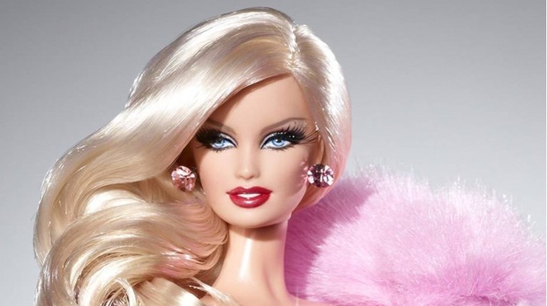 Barbie ετών 56: Η ιστορία και οι μεταμορφώσεις της διασημότερης κούκλας