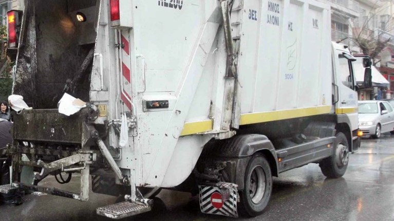 Θανάσιμος τραυματισμός ηλικιωμένης από απορριματοφόρο στη Θεσσαλονίκη