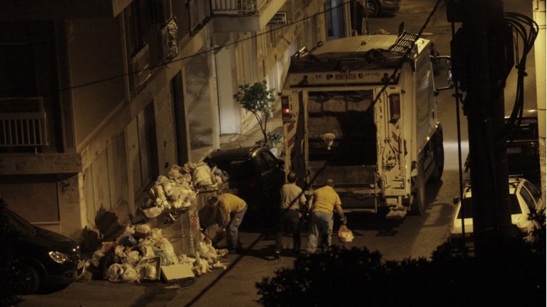 Θλίψη και οργή για την 62 χρονη που πέθανε σε απορριμματοφόρο στου Ζωγράφου