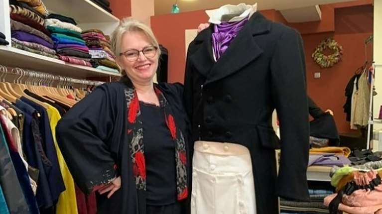 Τα ρούχα του "Καποδίστρια": Η Αρτεμις Ισουφλλάρι, μοδίστρα και σχεδιάστρια ρούχων, μιλά για την εμπειρία στην ταινία