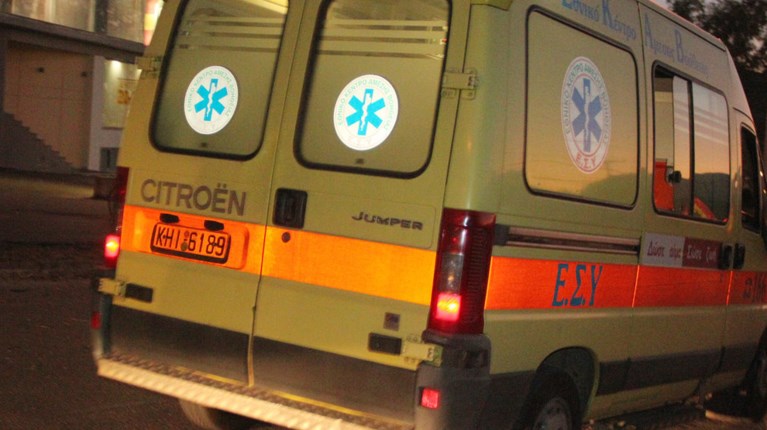 Μηχανή παρέσυρε αστυνομικό στην Πάτρα