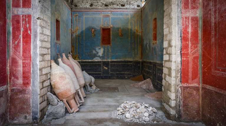 Σπουδαία ανακάλυψη στην Πομπηία: Αρχαιολόγοι έφεραν στο φως υπερπολυτελές λουτρό σε πλούσια κατοικία [εικόνες]