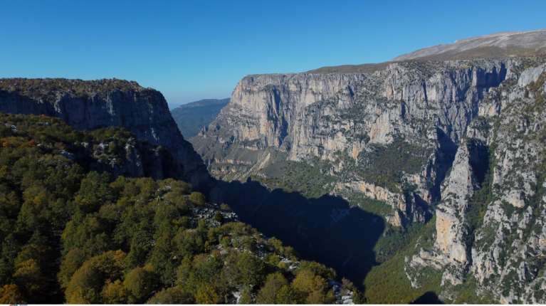 Νεκρή στη χαράδρα του Βίκου η Ολλανδή τουρίστρια που είχε εξαφανιστεί - Βρέθηκε σε βάθος 300 μέτρων