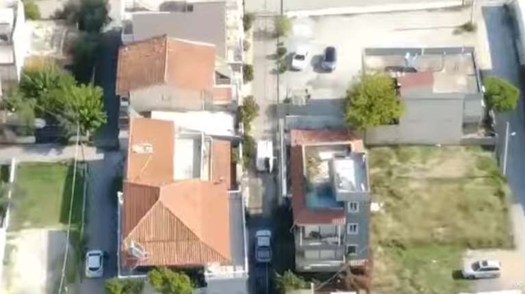 Βίντεο drone με την έφοδο της ΕΛΑΣ σε σπίτια &quot;καταστήματα&quot; ναρκωτικών στα Άνω Λιόσια