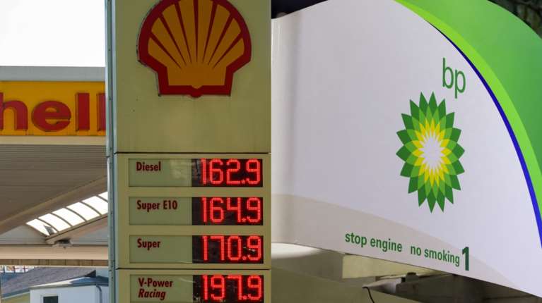 "Ψήνεται" τεράστιο deal: H Shell συζητά την εξαγορά της BP έναντι 80 δισ. δολαρίων