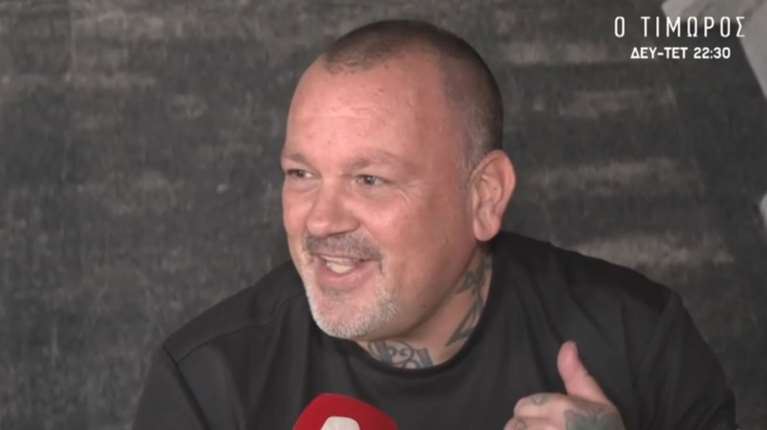 Συγκλονίζει ο Δημήτρης Σκαρμούτσος: Το καλύτερο που έκαναν οι γονείς μου ήταν ότι έκοψαν τις σχέσεις μαζί μου