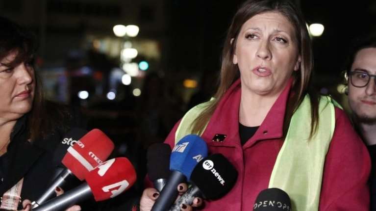 Ζωή Κωνσταντοπούλου στο Σύνταγμα: Μην αγγίζετε τα ονόματα – Λέμε &quot;ναι&quot; στην αξιοπρέπεια, στη ζωή, στη μνήμη, στη δικαιοσύνη