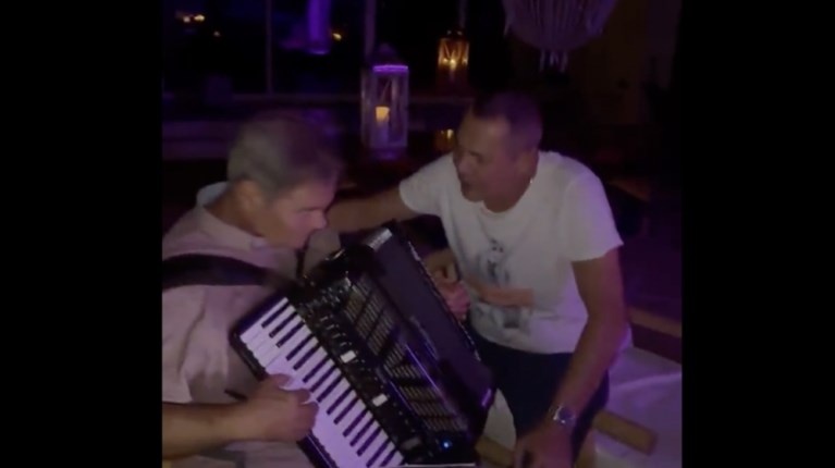 ΠΑΝΟΣ ΚΑΜΜΕΝΟΣ ΑΚΟΡΝΤΕΟΝ
