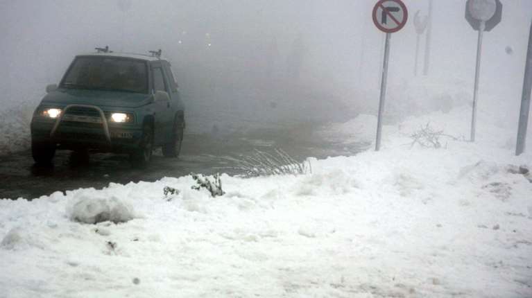 Διακοπή κυκλοφορίας στη λεωφόρο Πάρνηθας λόγω χιονόπτωσης