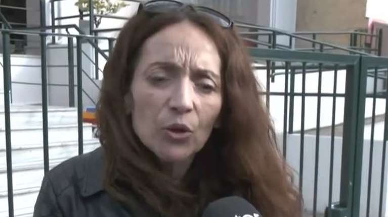 Σέρρες: "Ψέματα όλα όσα λένε για εμάς, ο άντρας μου δεν πέθανε από ναρκωτικά", λέει η μητέρα του 15χρονου