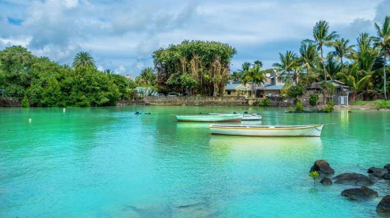 Ακριβότερη η Βουλιαγμένη από Μαλδίβες και Μαυρίκιο