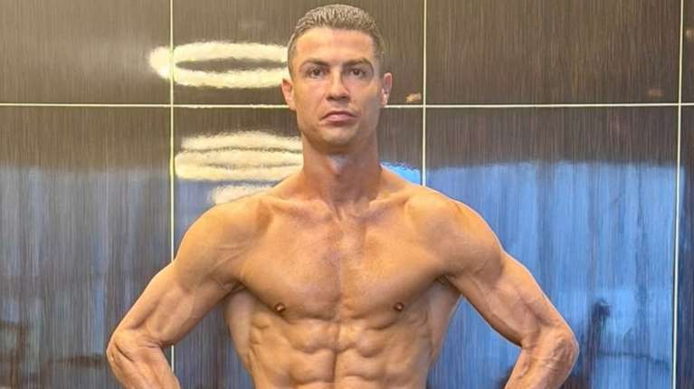 Ο Κριστιάνο Ρονάλντο έχει πλέον σώμα μπόντι μπίλντερ - Η φωτογραφία του που έριξε" το Instagram