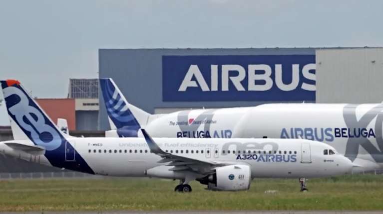 &quot;Σταματήστε άμεσα τις πτήσεις&quot; - Περίπου 6.000 αεροπλάνα Airbus A320 αντιμετωπίζουν πρόβλημα στο λογισμικό