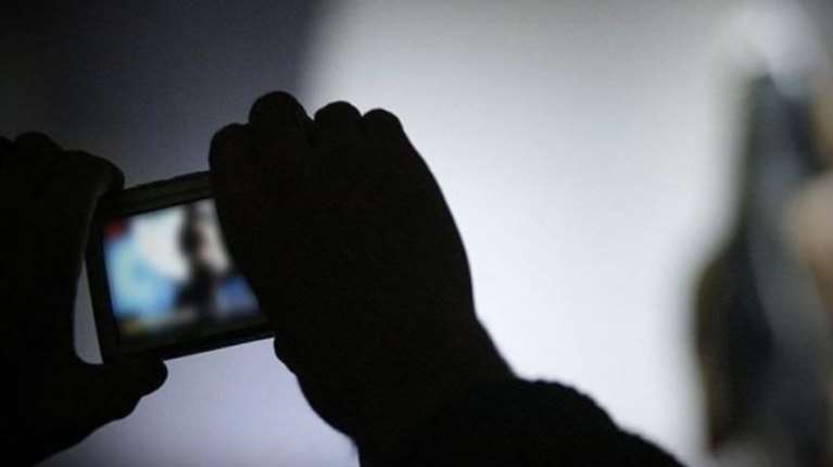 Λάρισα: 45χρονος πουλούσε ερωτικά βίντεο με τη σύζυγό του για να... συμπληρώσει τη σύνταξή του