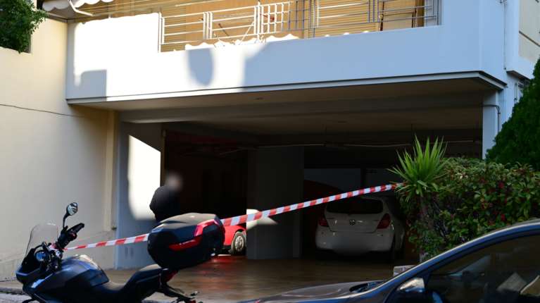 Συναγερμός στην Καισαριανή: Βρέθηκε άνδρας νεκρός σε γκαράζ - Ήταν απόστρατος της ΕΛΑΣ [εικόνες]