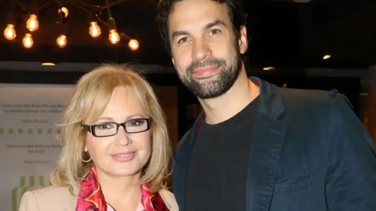 Κωνσταντίνος Μουσούλης: Ραγίζει καρδιές ο γιος της Αγγελική Νικολούλη - &quot;Καλό ταξίδι γιαγιά μου...&quot;