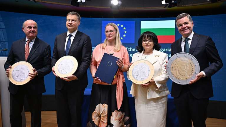 Βουλγαρία: Στην ευρωζώνη η χώρα από την 1η Ιανουαρίου 2026 - Με ισοτιμία 1,955 λέβα για 1 ευρώ