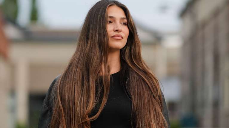 Αυτό το έλαιο σε μορφή spray μπορεί να ενυδατώσει τα μαλλιά σου χωρίς να τα βαρύνει