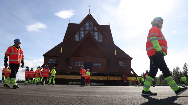 Ιστορική ξύλινη εκκλησία της Σουηδίας ...μετακόμισε 5 χιλιόμετρα πιο κάτω: Γιατί χρειάστηκε να γίνει