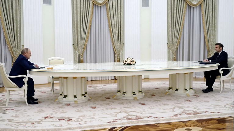 Μακρόν Πούτιν τραπέζι