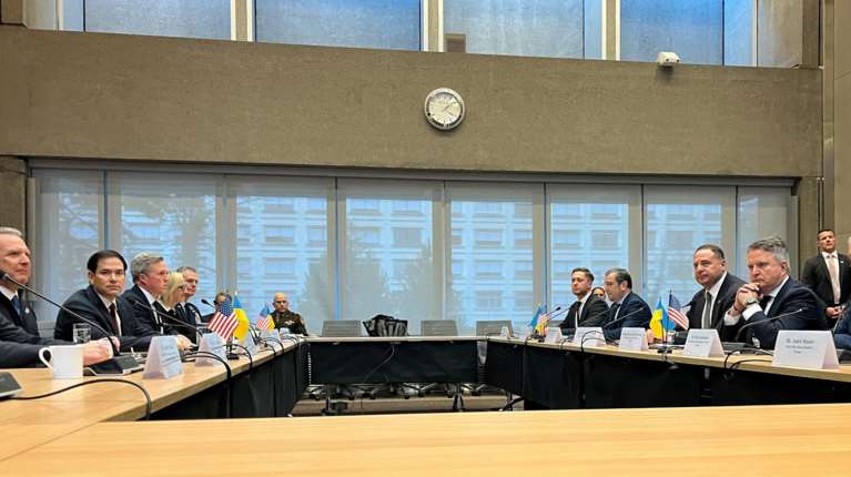 Financial Times: Μυστικές συνομιλίες ΗΠΑ - Ρωσίας και Ουκρανίας στο Αμπού Ντάμπι - Τηλεδιάσκεψη &quot;προθύμων&quot;