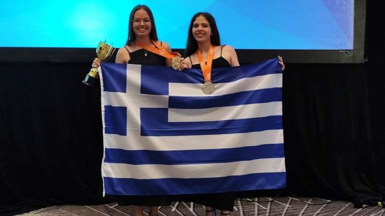 Δυο 17χρονες Ελληνίδες παγκόσμιες πρωταθλήτριες στον διαγωνισμό πληροφορικής της Microsoft