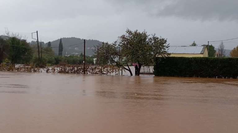 Φιλιππιάδα: Από τις φωτιές που κατέκαψαν την περιοχή, στις πλημμύρες που την &quot;έπνιξαν&quot; [εικόνες - βίντεο]