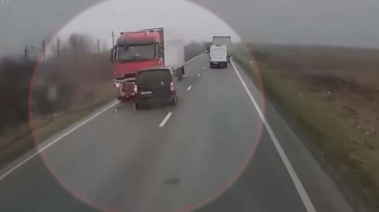 Τροχαίο με οπαδούς του ΠΑΟΚ: "Δεν χρειαζόταν επαγγελματικό δίπλωμα" δηλώνει ο δικηγόρος της εταιρείας μίσθωσης του βαν