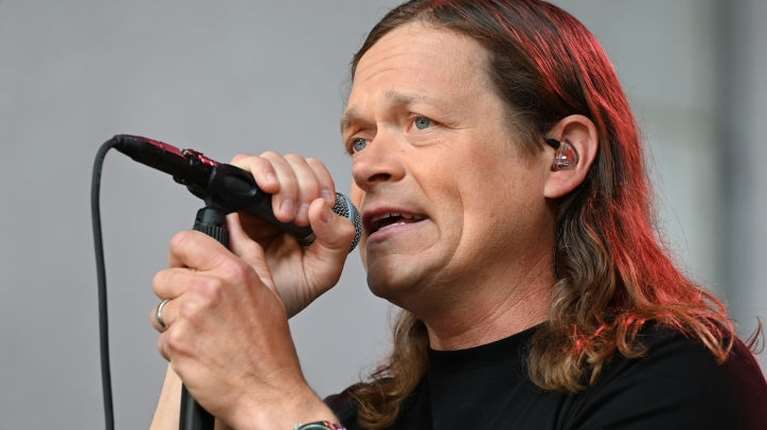 Με καρκίνο σε τελικό στάδιο ο τραγουδιστής του ροκ συγκροτήματος "3 Doors Down": Να με έχετε στις προσευχές σας