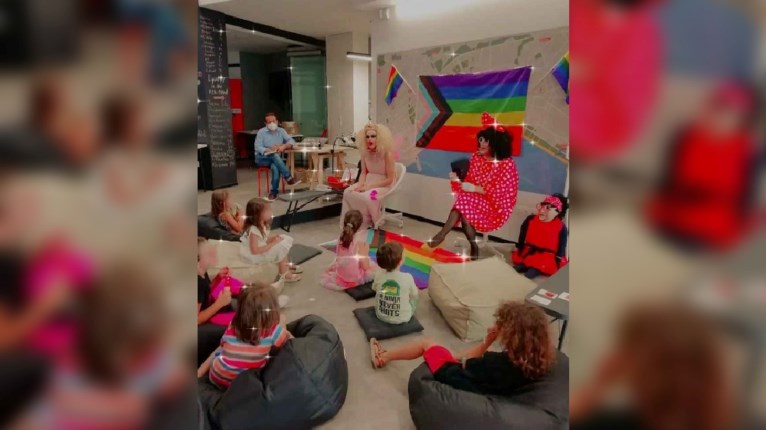 DRAG QUEEN ΠΑΙΔΙΑ ΠΑΡΑΜΥΘΙΑ
