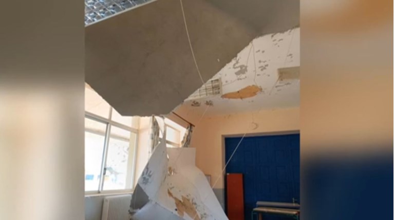 Έπεσε το ταβάνι σε σχολείο στα Φιλιατρά