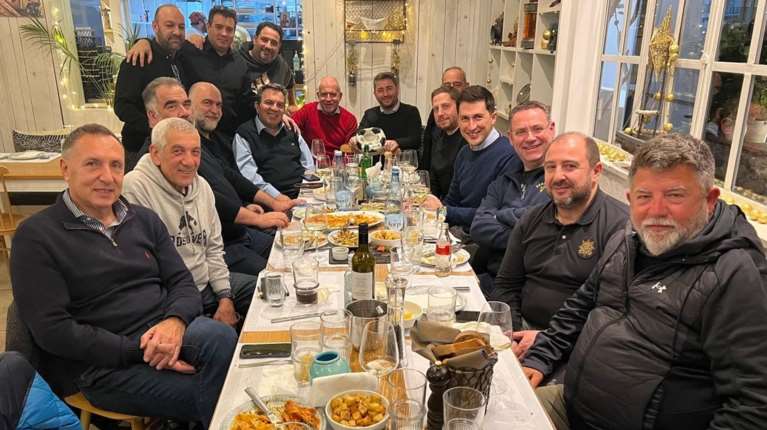 Νίκος Ανδρουλάκης: Το γεύμα σε ψαροταβέρνα του Π. Φαλήρου με δημοσιογράφους και τον Νίκο Αναστόπουλο [εικόνες]
