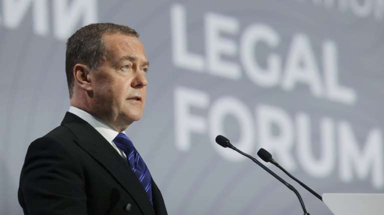 Μεντβέντεφ: Η Μόσχα δεν επιθυμεί μια παγκόσμια σύρραξη, αλλά η κατάσταση διεθνώς φαίνεται πολύ επικίνδυνη