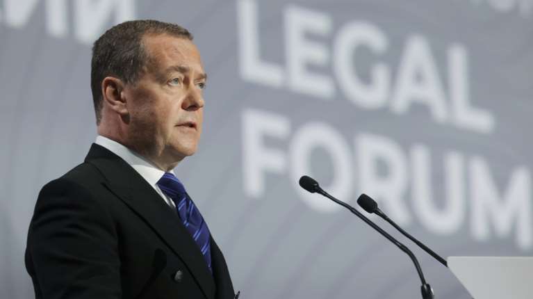 Νέες απίστευτες απειλές Μεντβέντεφ για Ζελένσκι: "Έρχεται ο Χάρος - Σε μουσείο στην Αγία Πετρούπολη η σορός του"