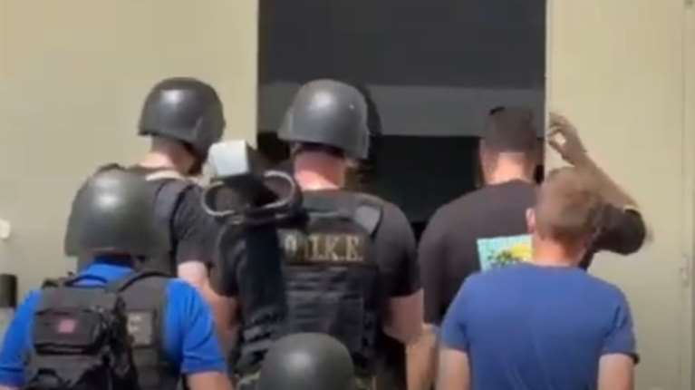 Επιχείρηση ΕΛΑΣ στο ΑΠΘ: Εκκένωση κατάληψης στην Ιατρική Σχολή [βίντεο]