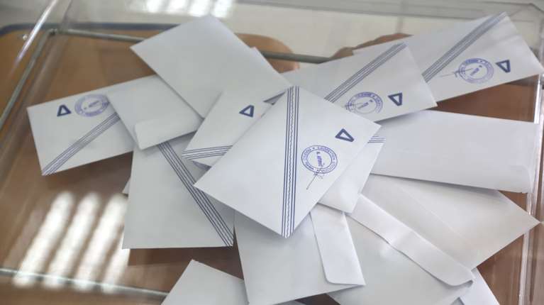 Δημοσκόπηση RealPolls: Μικρή πτώση για την (πρώτη) ΝΔ, ανεβαίνει το ΠΑΣΟΚ στο 17% με άλλο πρόεδρο εκτός Ανδρουλάκη