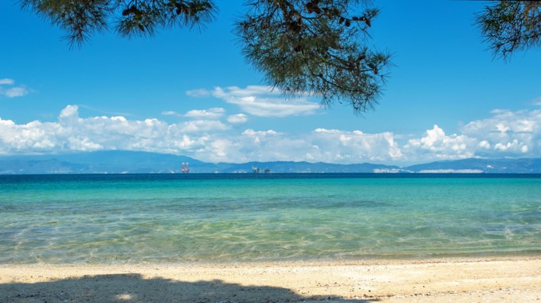 H βραβευμένη με Γαλάζια Σημαία παραλία στο Δασύλλιο Πρίνου